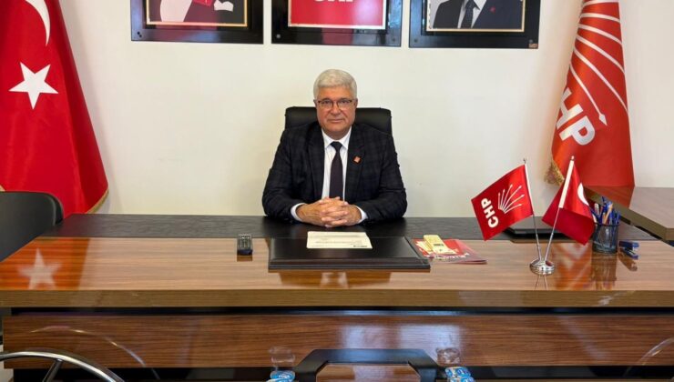 “Milli bayramlar siyasi şov alanı değildir”