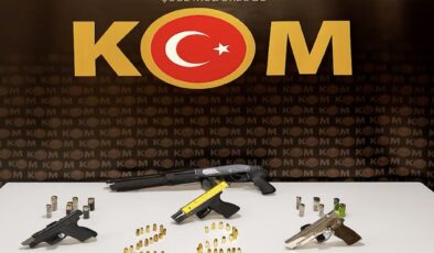 Evde ruhsatsız tabanca bulundu