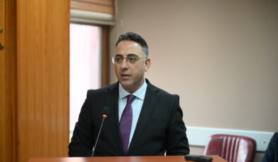 284 yaşlı sırada bekliyor