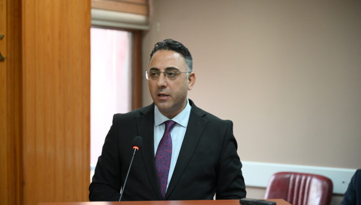 284 yaşlı sırada bekliyor