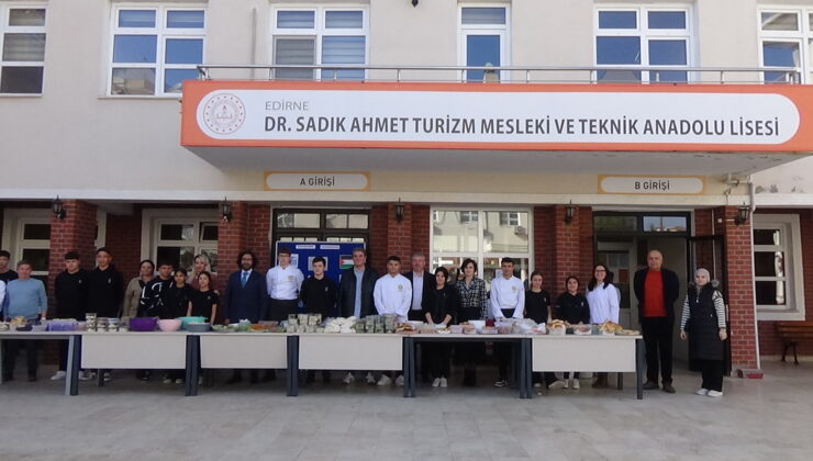 Öğrencilerden Gazze’ye yardım kermesi