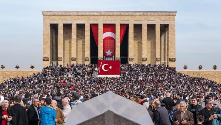 1 milyon kişi Ata’sına koştu