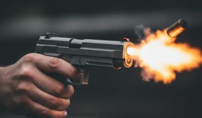 Silahlı kavgada akrabasını öldürdü