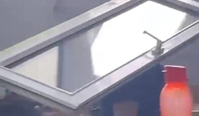 Sınıfta öğrencinin kafasına pencere düştü