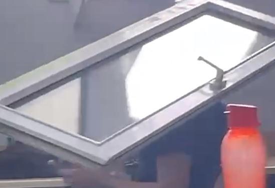 Sınıfta öğrencinin kafasına pencere düştü