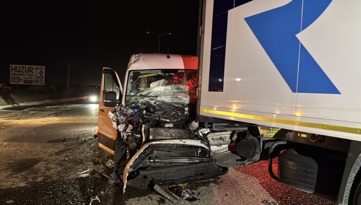 TIR’a arkadan çarptı
