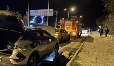 Otomobil TIR’dan düşen demire çarptı