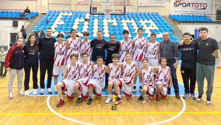 U14 Erkeklerde Şampiyon FSM Ortaokulu