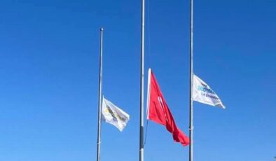 Yardımcı, işletmesinde bayrakları yarıya indirdi