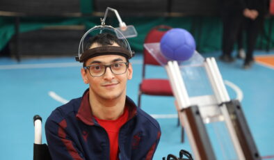 Azmiyle takdir topluyor