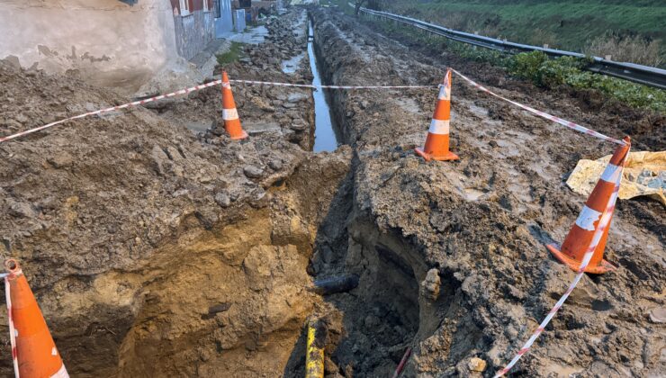 Uzunköprü’de toprak kayması