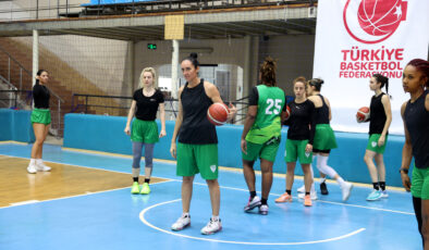 Genç oyunculara örnek oluyor