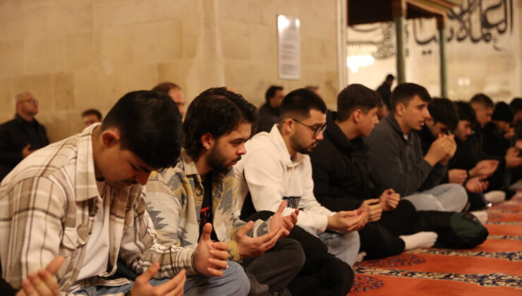 Regaip Kandili dualarla idrak edildi