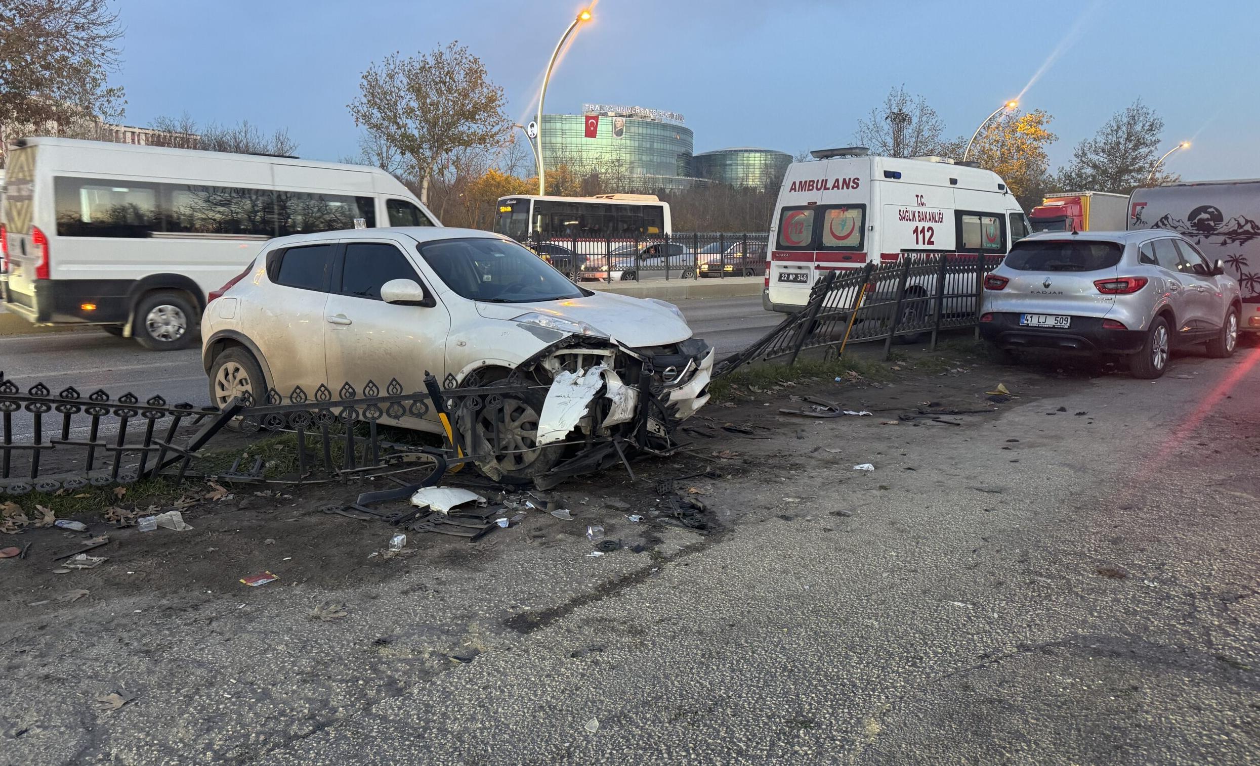 Ambulansla cip çarpıştı