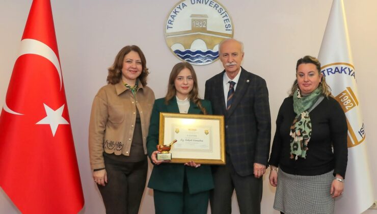 Genç eczacıya Altın Havan Ödülü