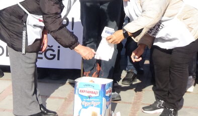 Edirne’de emekliler faturalarını yaktı