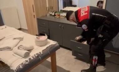 Masaj salonlarına fuhuş operasyonu!