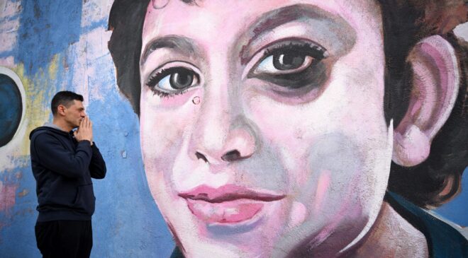 Oğlunun portresiyle buluştu