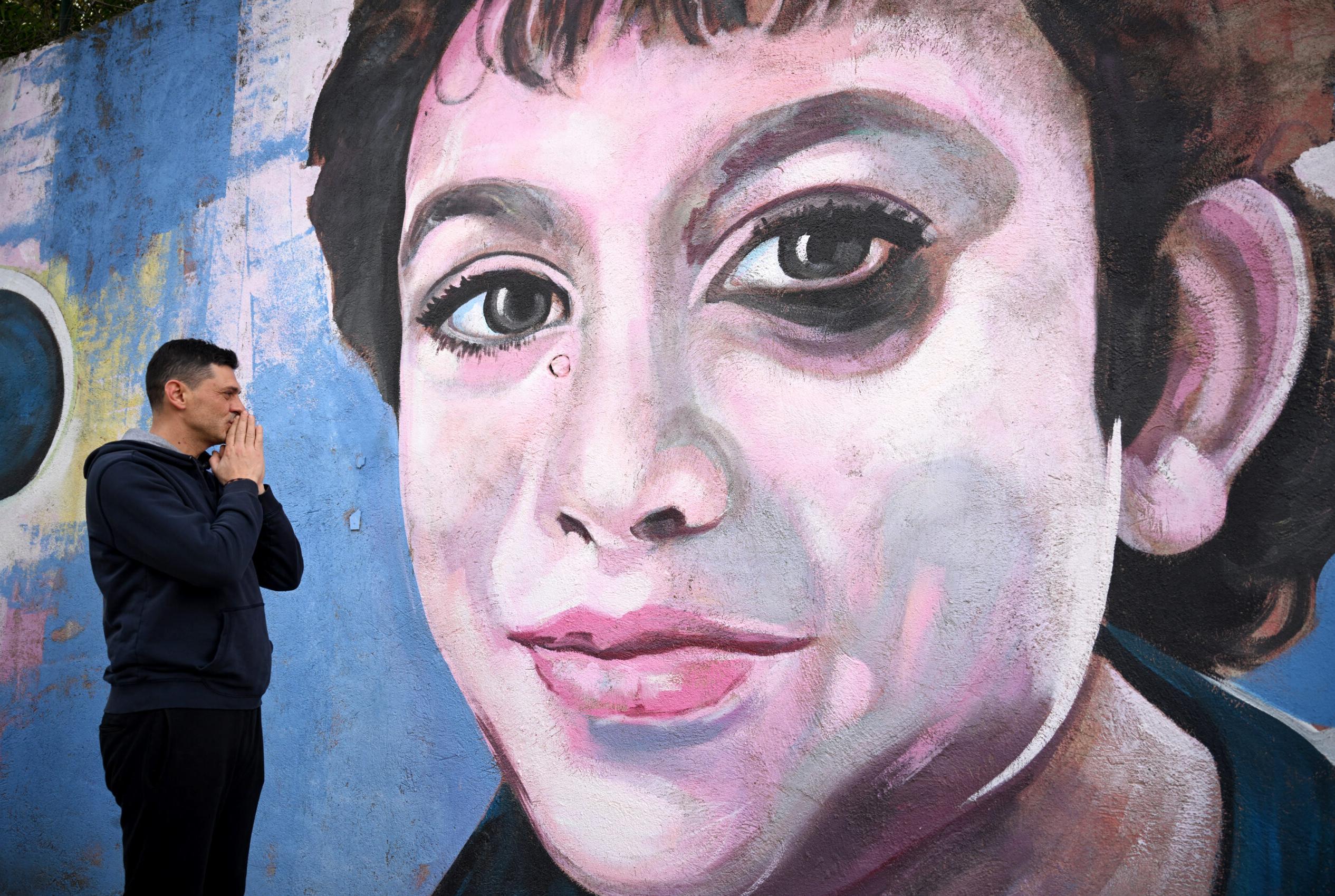 Oğlunun portresiyle buluştu