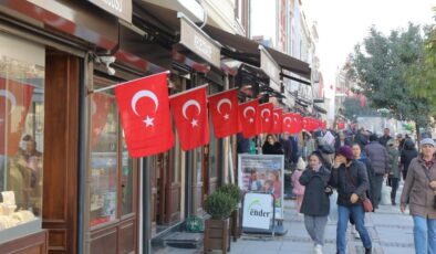 Saraçlar kırmızı beyaz