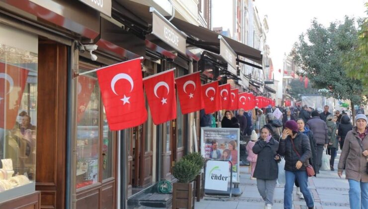 Saraçlar kırmızı beyaz