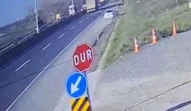 Otomobil beton parçasına çarptı: 5 yaralı