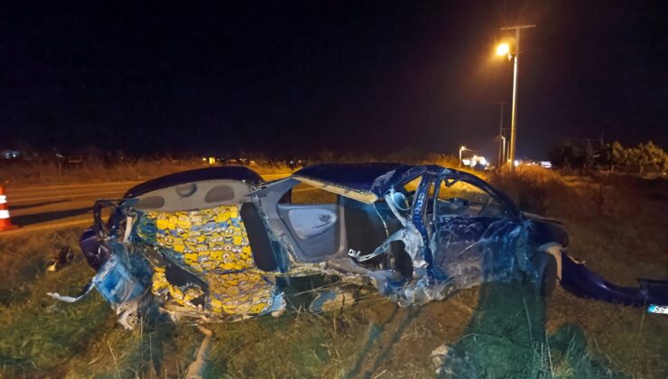 Otomobil ikiye bölündü