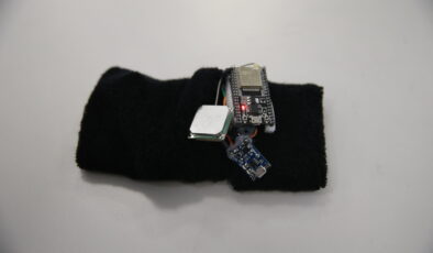 Üniversite öğrencilerinden akıllı bileklik