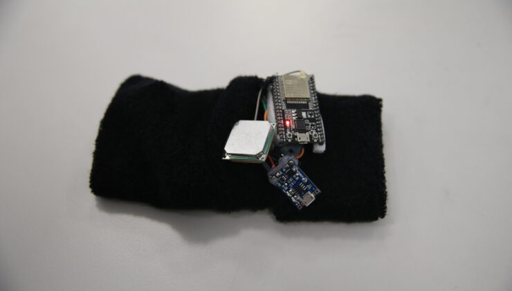 Üniversite öğrencilerinden akıllı bileklik