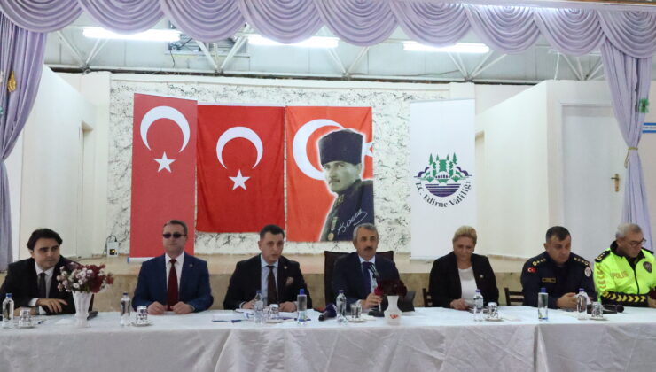 Hasköy’de muhtarlarla bir araya geldi