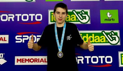 Yüzücü Doruk Sarpdere’nin başarısı