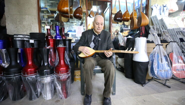 Hayatını saz ve müziğe adadı