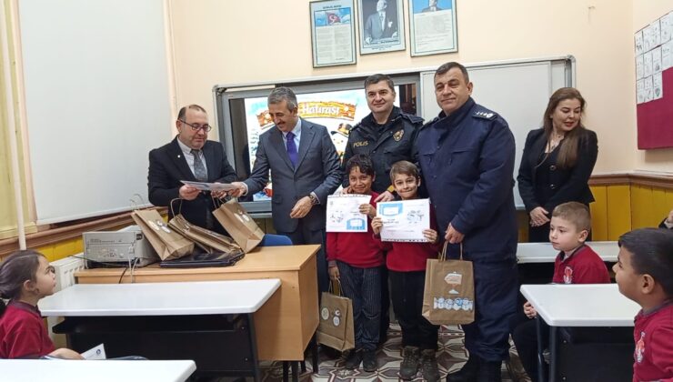 Öğrencilerin karne sevinci