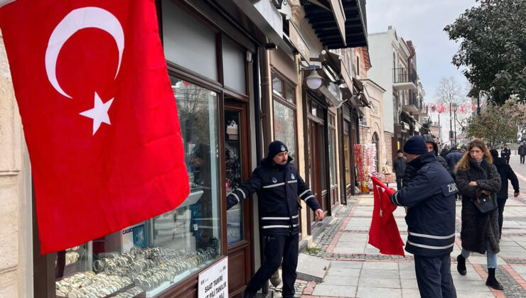 Belediyeden Türk bayrağı