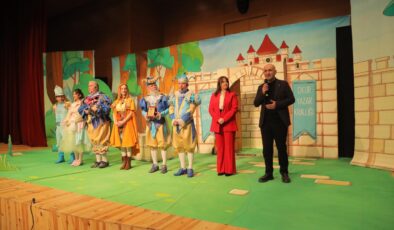 “Okumaz Yazmaz Krallığı” çocuklarla buluştu