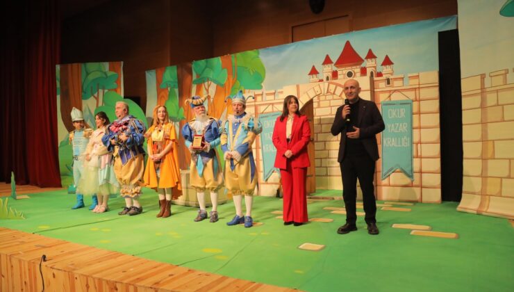 “Okumaz Yazmaz Krallığı” çocuklarla buluştu