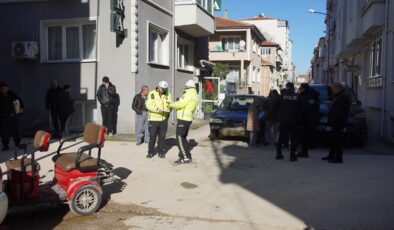 Elektrik motosiklet otomobille çarpıştı