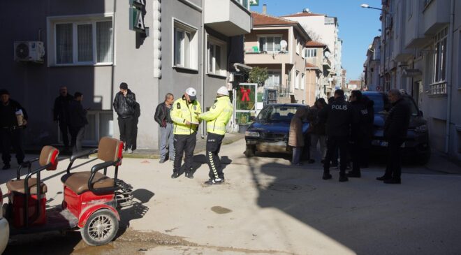 Elektrik motosiklet otomobille çarpıştı