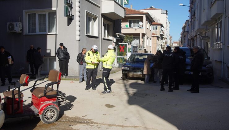 Elektrikli motosiklet otomobille çarpıştı