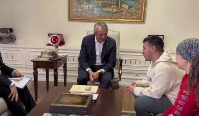 Memurluk sevincini Vali Sezer ile paylaştı