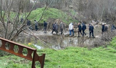 Mezarlığa taş üstünden ulaşım