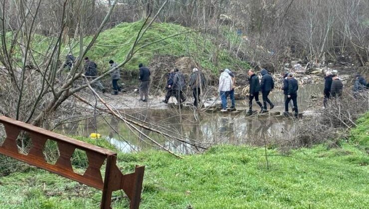 Mezarlığa taş üstünden ulaşım