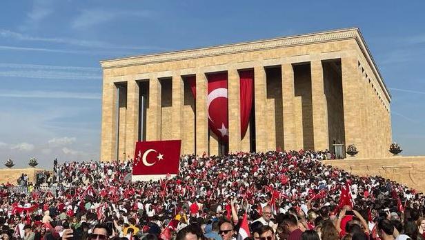 Milyonlar Ata’sına koştu