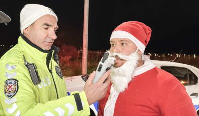 “Noel Baba” trafik denetimine takıldı