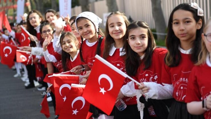 Okullar ‘Bayrak sevgisi’ temasıyla başlayacak