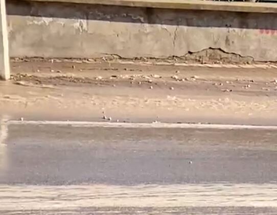 Patlak dere gibi aktı