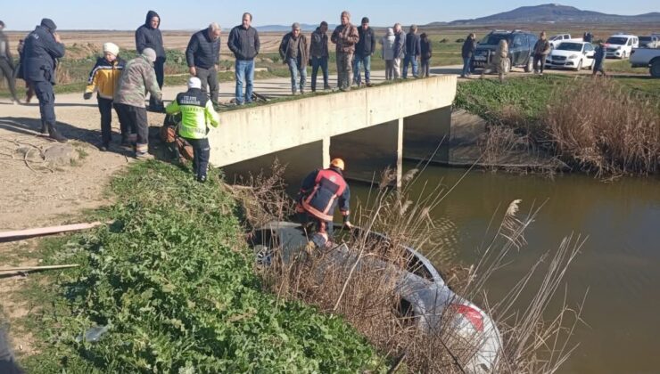 Otomobil sulama kanalına düştü