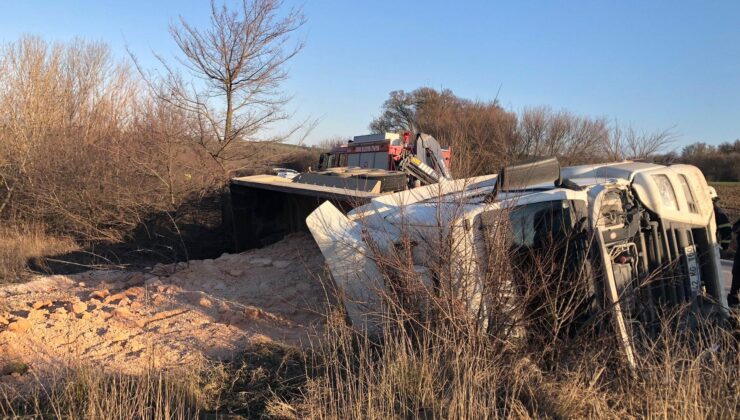 TIR devrildi: 1 yaralı