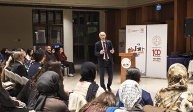 Rektör Hatipler’den Ahlat’taki Külliye’de söyleşi