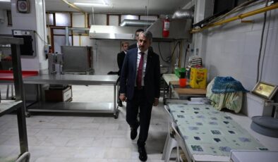 Vali Sezer’den Kızılay’a ziyaret